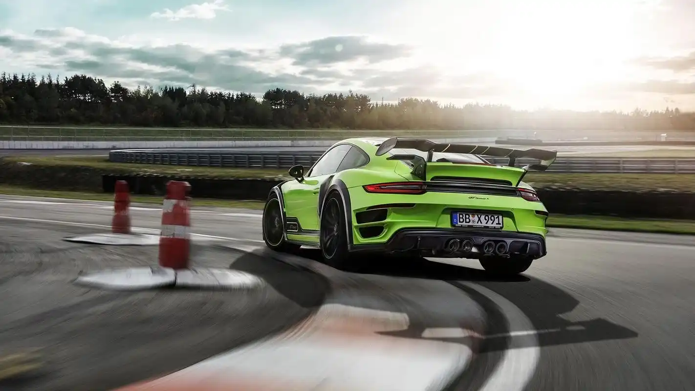 2017款保时捷gt911炫酷时尚绿色赛车高清桌面壁纸