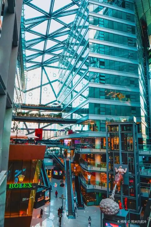 81这是一家集图书馆_北京侨福芳草地购物中心游记