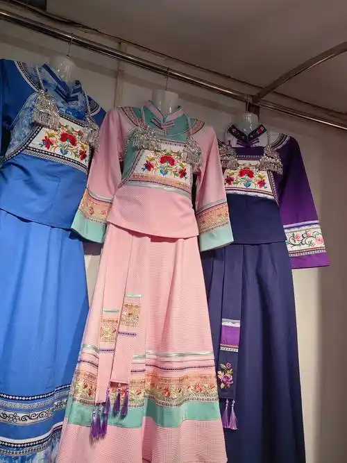 韦氏民族服装,弘扬布依族服装文化传承,以客户满意为经营宗旨