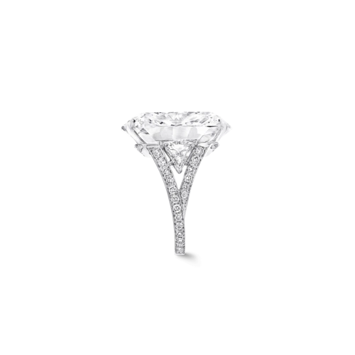 枕形切割钻石戒指41.69克拉d色无瑕枕型切割钻石