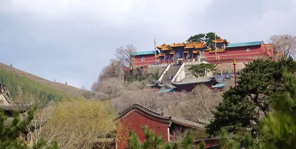 春日五台山 生机盎然 尽显中国佛教圣地与世界文化遗产的魅力