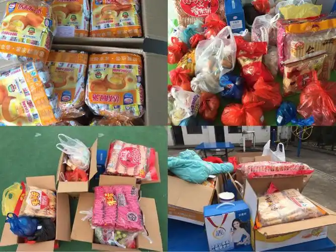 你一个,我一包,他一袋…都装着孩子们用心准备的礼物