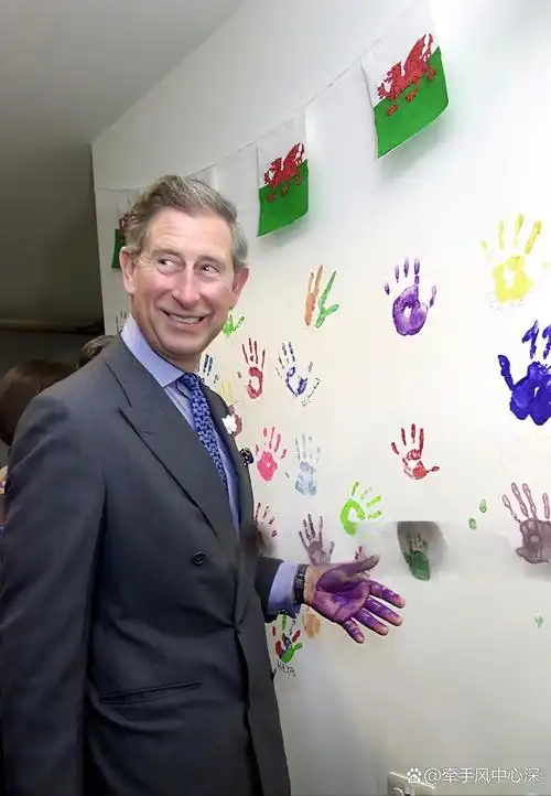 这么帅的菲利普亲王,怎么就有了查尔斯王子这么个长相不太行的儿子