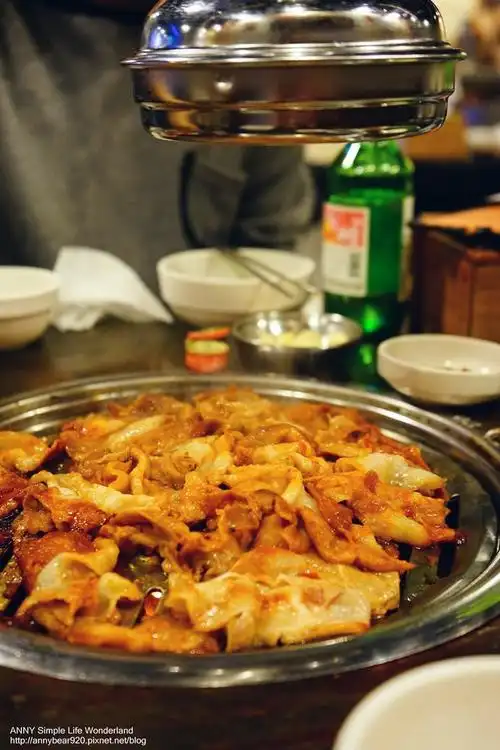 【韩国】首尔必吃美食 新村食堂 平价的烤肉 网友超推荐超好吃