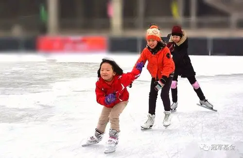 激励成长"——流动儿童冰上快乐公益活动招募教练志愿者_滑冰
