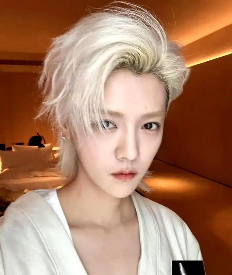 鹿晗ins自拍惊艳曝光!逆龄颜值,爱情果然是最好的保养品!