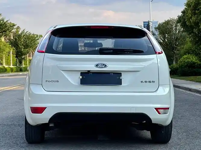 13年经典福特福克斯两厢18售价