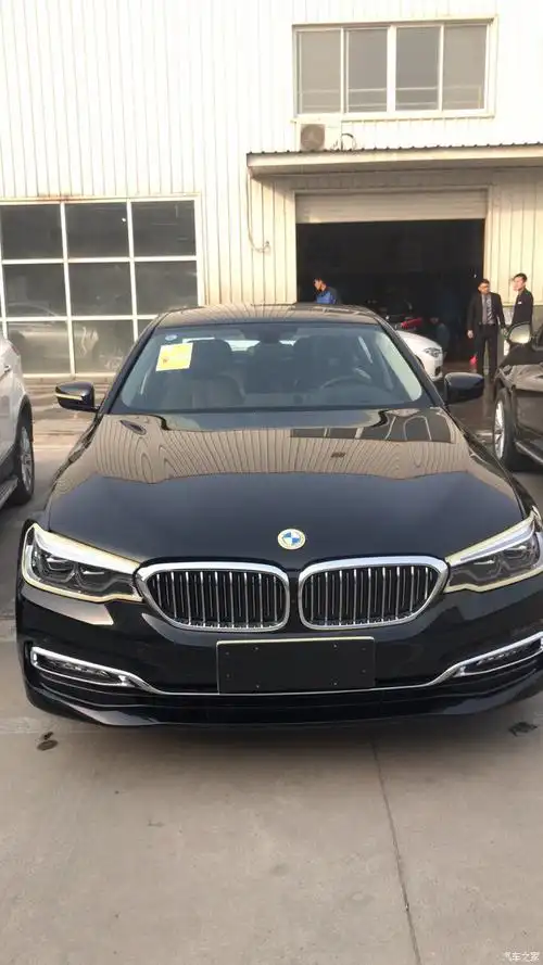 回复: 95 宝马5系论坛 年前提车,年后交个作业,18款530尊享豪华宝石青