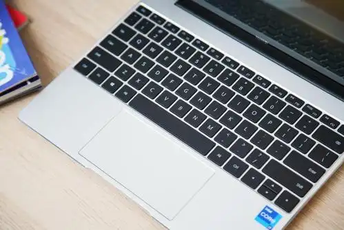 华为matebook    2021款的全尺寸背光键盘支持3档背光调节.