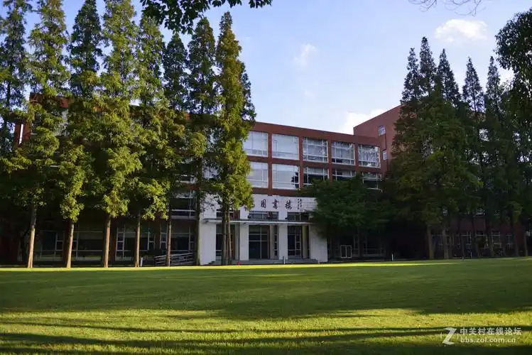 大学的美丽校园