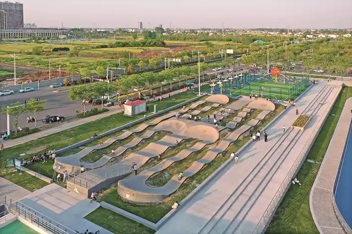 市小轮车轮滑运动中心五一期间嗨翻天