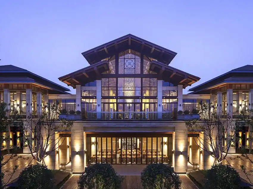 在农村买一块空地,盖上一栋中国风的别墅,像水墨画一样美!