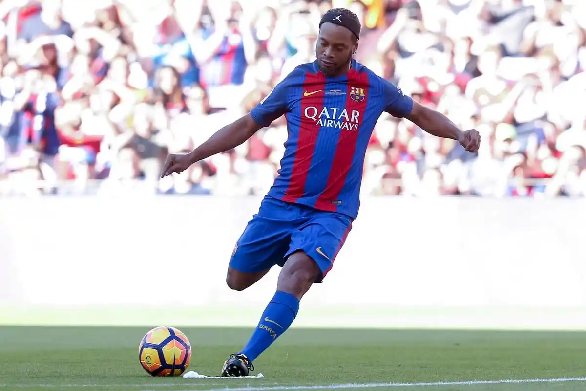 巴西球星罗纳尔迪尼奥因假护照事件在巴拉圭被拘留