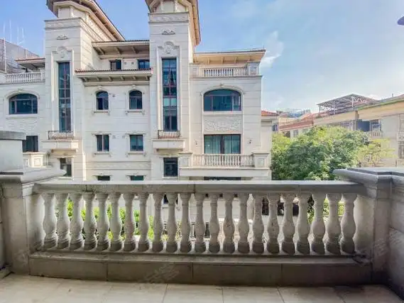 佛山顺德大良新城区碧桂园钻石湾疯了,钻石湾豪华别墅仅租4万,随时看