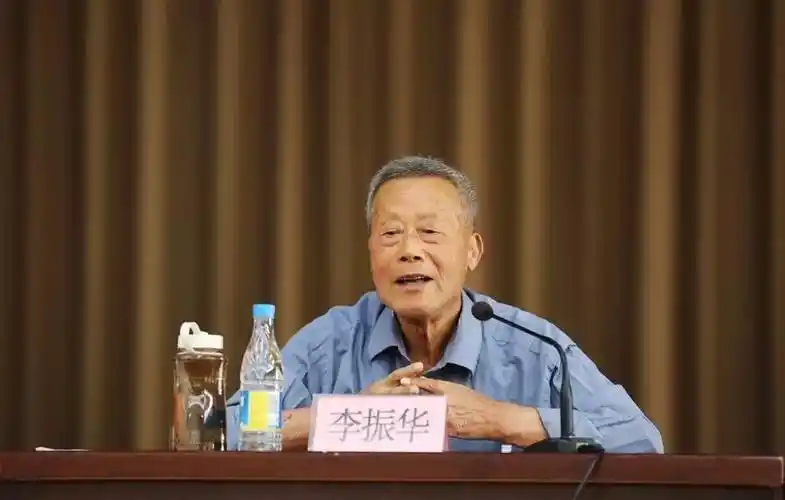 许身孺子甘为牛赤心奉教终不悔李振华先进事迹报告会在淄师大讲堂开讲