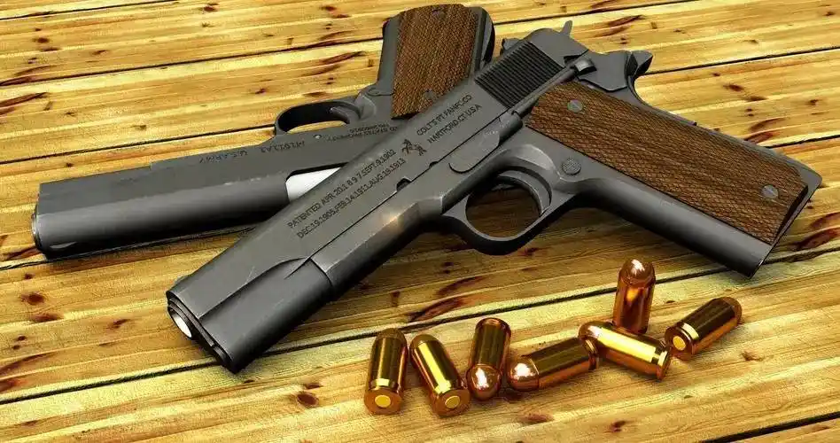 云南警察竟然配用美国的柯尔特m1911手枪?
