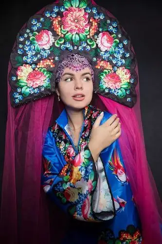 俄罗斯民族头饰战斗民族的王冠盛宴