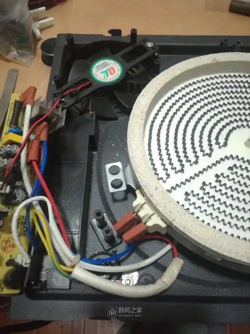 修一台电陶炉,小毛病绕了一个大湾,查来查去是热保险坏了.