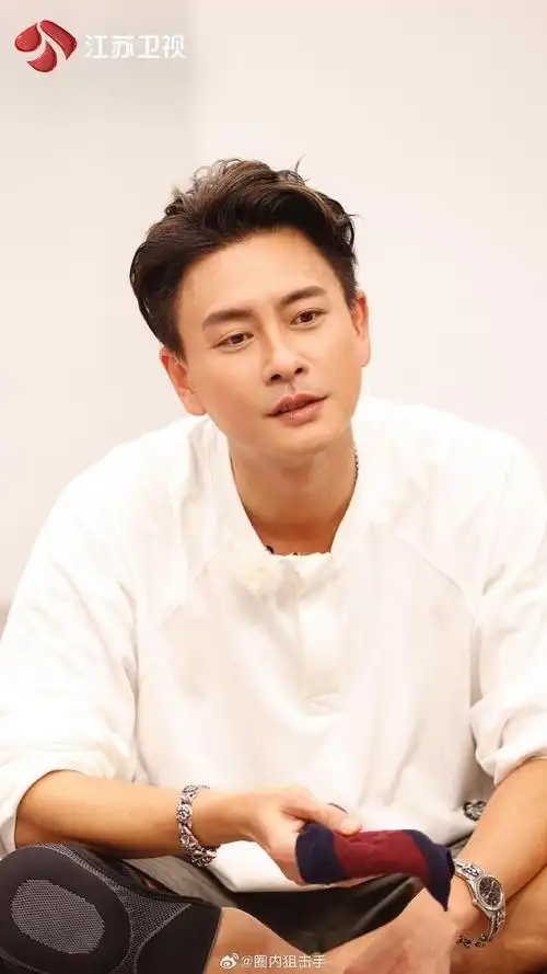 节目中黄宗泽跳起舞来真的就是痞帅痞帅的