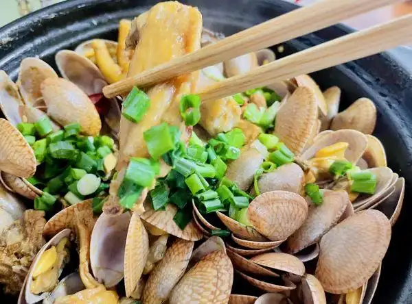 年夜菜吃花甲鸡煲