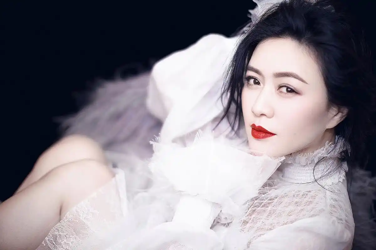 田海蓉大片标致唯美 散发多面魅力