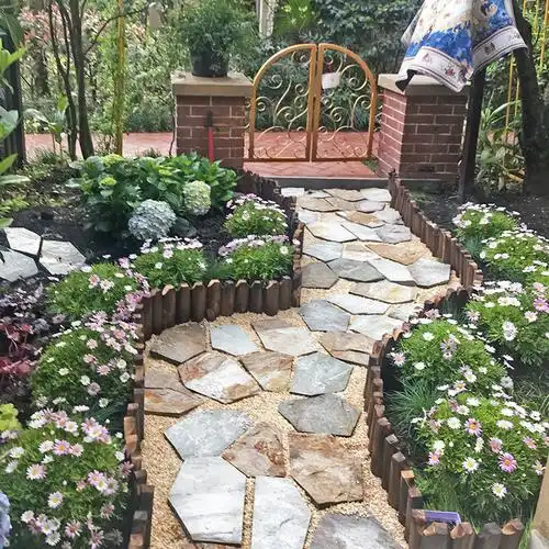 户外庭院小菜园围栏园林花坛绿化草石隔离带小花园木栅栏树根挡土