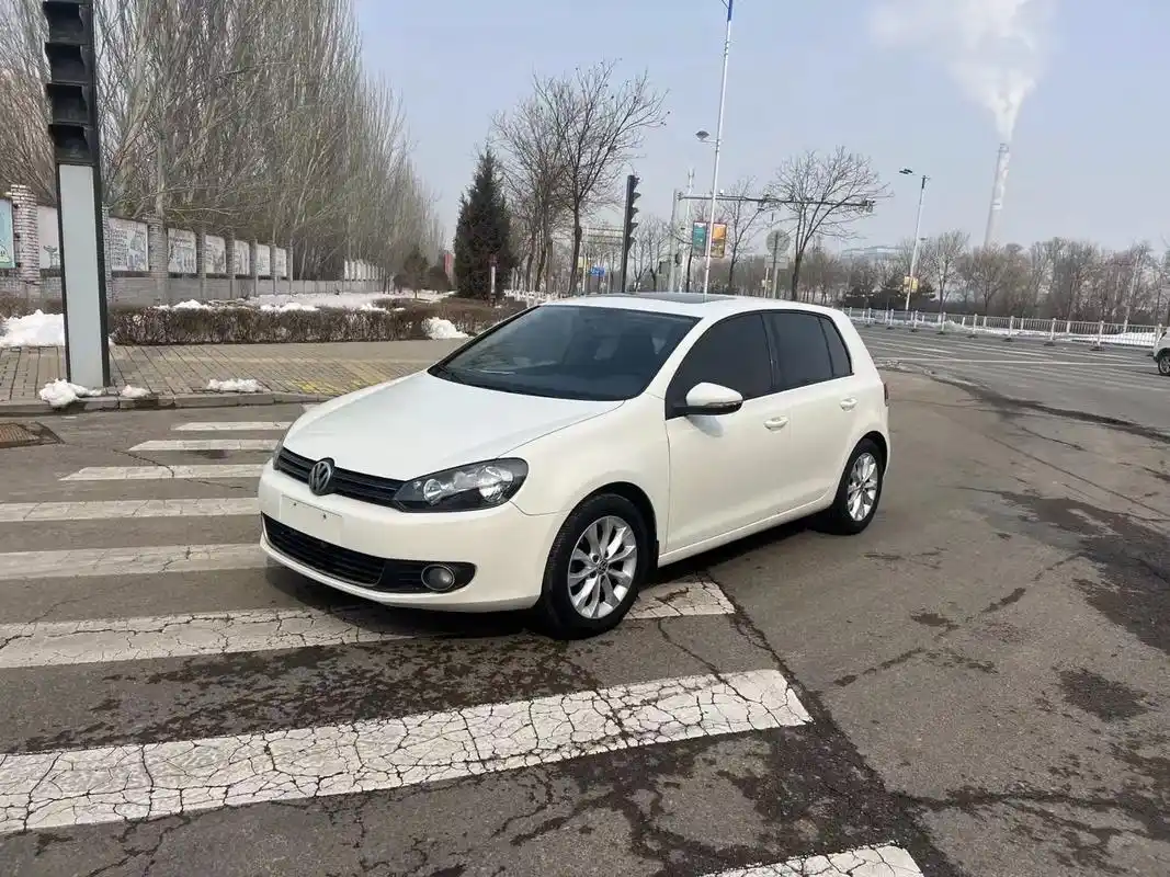 2012年大众高尔夫自动档天窗!精品车况!最美白色!陆地钢炮 - 抖音