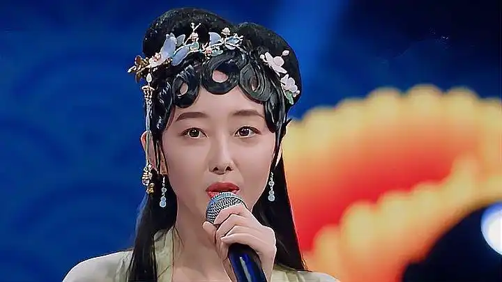 林黛玉蒋梦婕降临现场雪白肌肤显曼妙身形骨感美人丨王牌