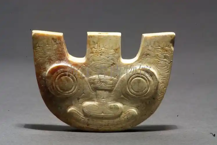 五千年前旧冠冕:良渚文化中独特的三叉形玉器