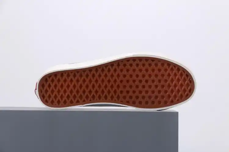 vansstyle36灰白色半月牙鞋头低帮板