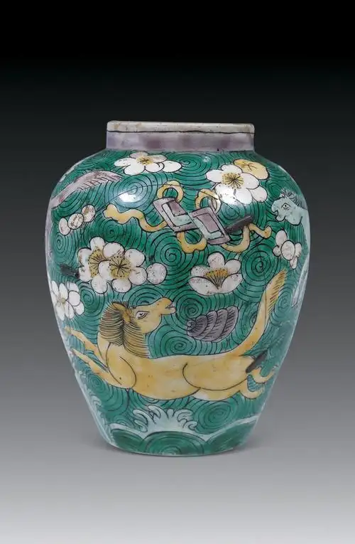 0077清康熙素三彩海马纹罐