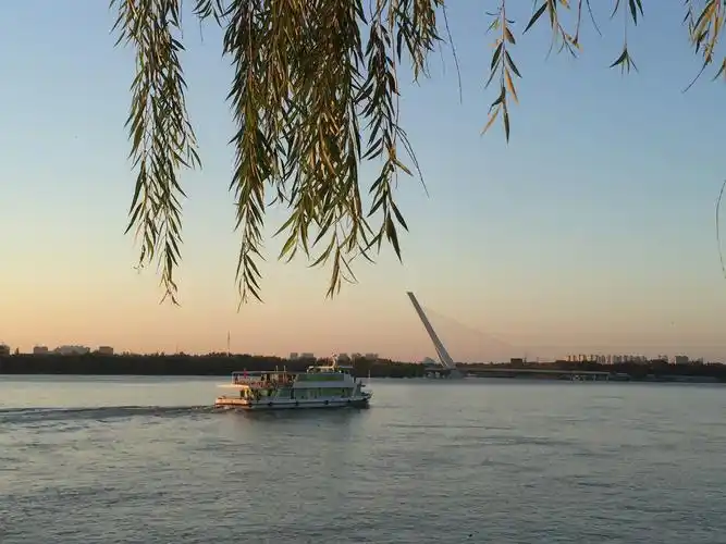 哈尔滨松花江畔风景