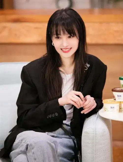 有一种变脸叫郑爽露额头摆脱甜美齐刘海一张御姐脸太惊艳