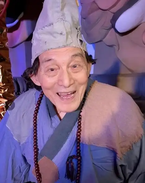 游本昌在拍摄《济公》时,也屡次遇到各种匪夷所思的情形,那些无法用