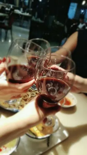 干杯吧,姐妹们!一定要幸福噢!