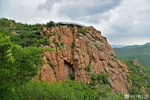 辽宁朝阳大黑山西游仙境是一座奇石林立,尽情发挥想象的天地