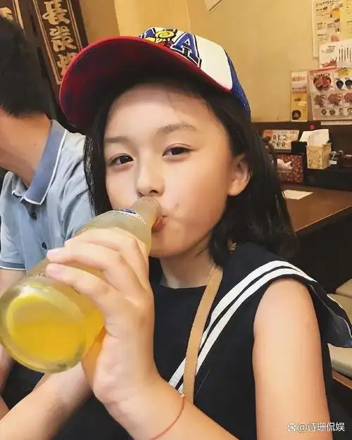 回顾刘楚恬2岁出道年入百万6岁爆红全国如今她长啥样