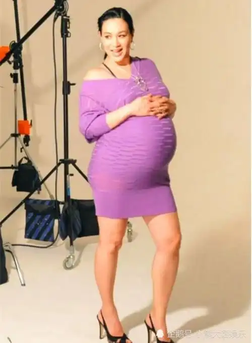 钟丽缇怀孕成功?肚子大的快撑开了,网友:这是怀了几个?_网易订阅