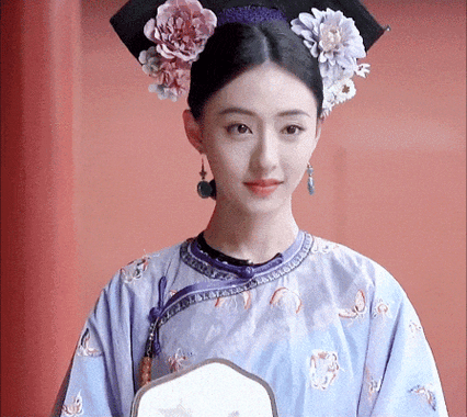 这是她的第一部戏,出道即女二,与王鹤棣,周也及叶祖新搭档.