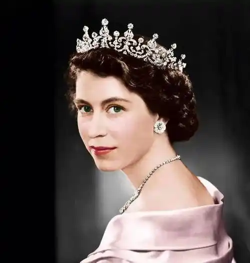 英国女王年轻时的华丽高贵-世纪最有权势的女人