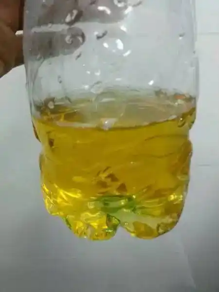 黄色的尿液多是由于食用了胡萝卜素或是维生素b2,痢特灵等药,停服之后