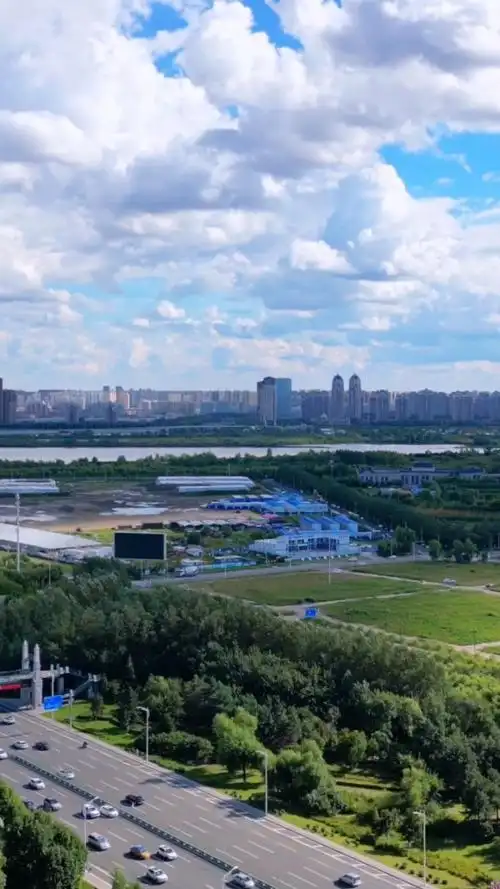 航拍最美家乡#哈尔滨#大街小巷#松北大道@{uid:1502349662339070