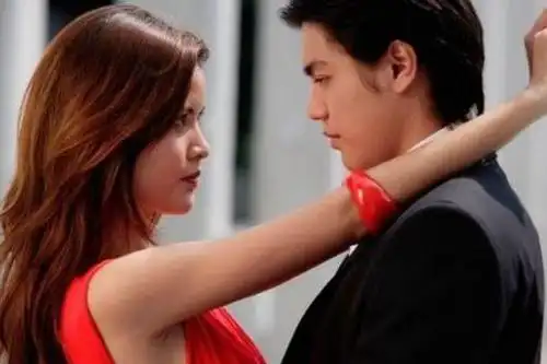 老婆怀孕我约会情人,生下孩子后她给我看照片,我才明白中计了!