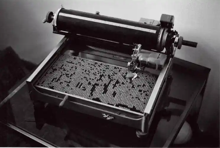 有巨大字盘的中文打字机