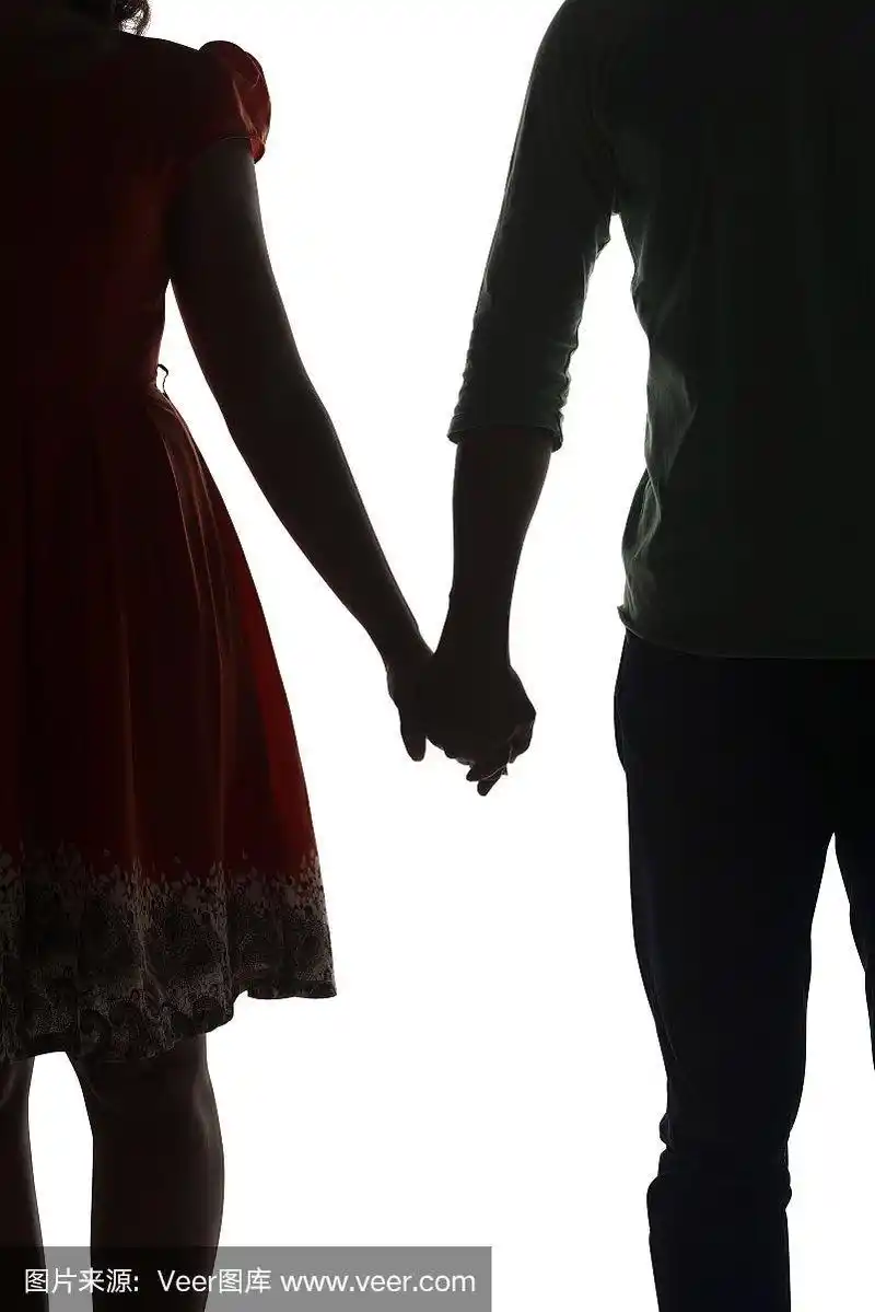 夫妻牵手的剪影