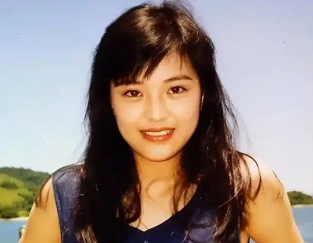 当年的"玉女型"歌手刘小慧,为何突然消失了?_歌坛_歌迷_影片