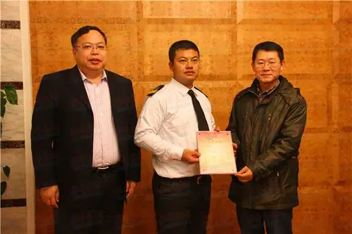 七旬老人汪洋中漂流18天青岛船长李福彬紧急救人