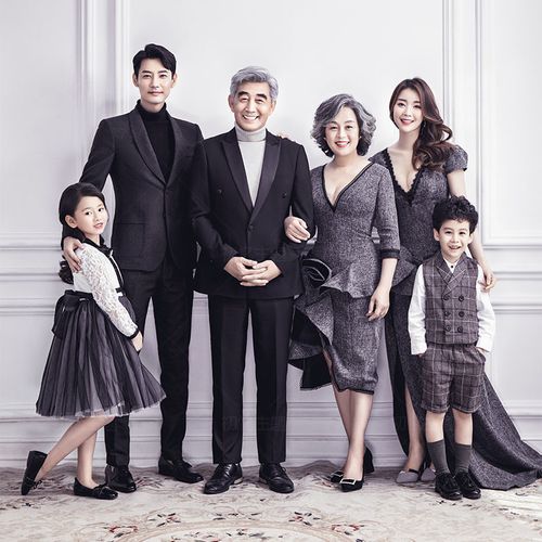 2022展会新款影楼亲子主题服装  韩式高端一家六口全家福礼服套装