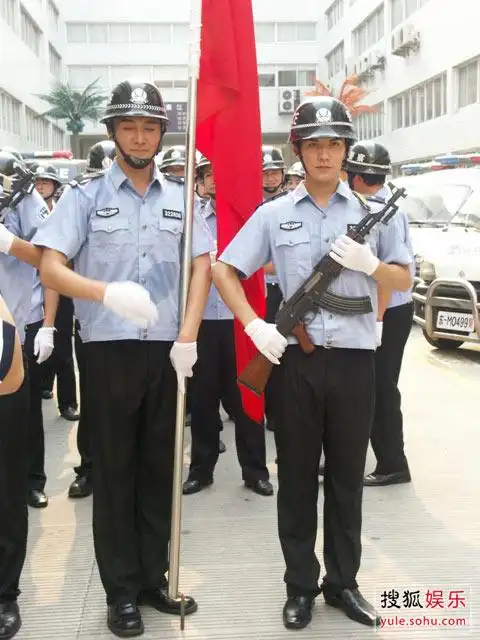 严宽塑造缉毒刑警 与杨恭如谱写恋情