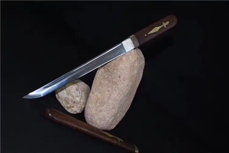 6cm 刃材:高锰钢,鞘材:花梨木 装具:铜,重约:0.